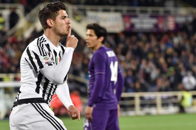 shhhhh.... Alvaro Morata fejrer sit sejrsmål i Juventus' kamp mod Fiorentina. 