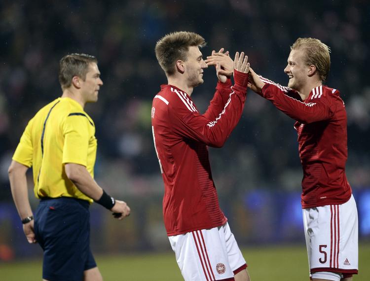 Ude. Bendtner (tv) er persona non grata i Wolfsburg og Boilesen er degraderet i Ajax. 