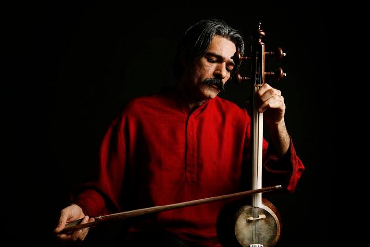 intenst. Kayhan Kalhor med instrumentet kamancheh. 