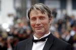 hædret. Mads Mikkelsen har gode minder fra filmfestivalen i Cannes. I 2012 vandt han prisen for bedste mandlige skuespiller for sin rolle i 'Jagten'. 