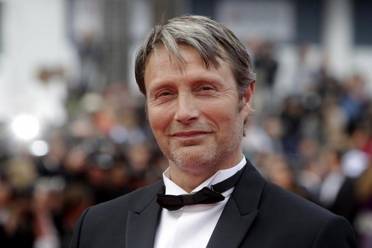 hædret. Mads Mikkelsen har gode minder fra filmfestivalen i Cannes. I 2012 vandt han prisen for bedste mandlige skuespiller for sin rolle i 'Jagten'. 