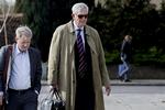 forhenværende. Tidligere direktør i Roskilde Bank Niels Valentin Hansen (th.) ankomme til retten i dag. 