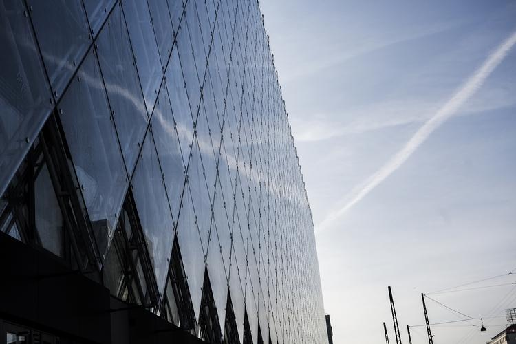 konsekvenser. Dansk Industri, som holder til i denne glasbygning ved Rådhuspladsen i København, er tilhænger af greencardordningen og frygter for konsekvenserne, hvis den afskaffes. 