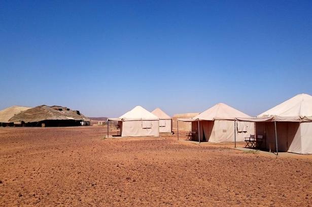OVERNATNING. Campen, hvor man overnatter i Beduintelte, ligger nær oldtidsbyen Meroe cirka 240 kilometer nord for Sudans hovedstad, Khartoum.