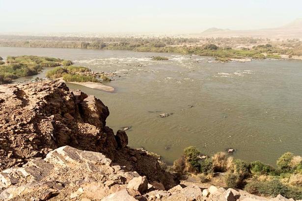 VANDLIV. Nilen glimter som et sølvbånd i et grønt bælte af vegetation, der hvor den skærer sig op gennem Sudan.
