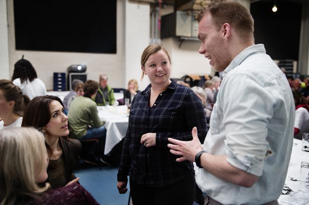 Samtalen. Daniel Evensen fik sig en god snak med kronprinsesse Mary. »Det gør det mindre tabuagtigt at være ensom, når hun er her«, fortæller den 23-årige mand. 