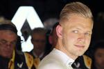 fjernet. Kevin Magnussens sæde til fredagens træning er blevet overtaget af ung russisk komet. 