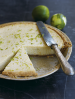 Grøn. Denne friske amerikanerklassiker kan sagtens laves i Danmark. Husk at blødgøre limefrugterne, inden du presser saften af dem. 