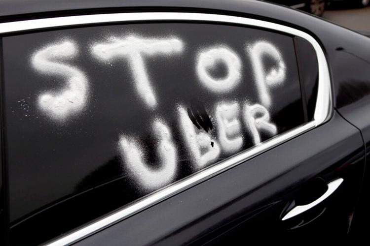 Uber. Ifølge Forbrugerrådet Tænk kan der være sikkerhedsmæssige risici ved Uberkørsel. 