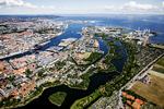håndarbejde. Hovedsstadsområdet er bygget op omkring en række grønne, rekreative kiler kaldet Fingerplanen. 