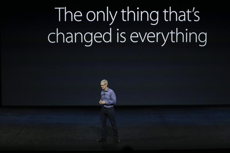 selvtillid. Apple har aldrig lidt af mindreværdskomplekser. Her er topchefen, Tim Cook, fotograferet under en præsentation af iPhone 6S og 6S Plus i efteråret. 