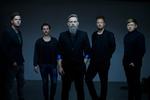 Inderlighed. The Eclectic Moniker (med forsanger Frederik Vedersø i midten) turnerer i øjeblikket rundt i Danmark. Deres koncert forleden på Posten i Odense blev anmeldt til 5 stjerner i Gaffa. 
