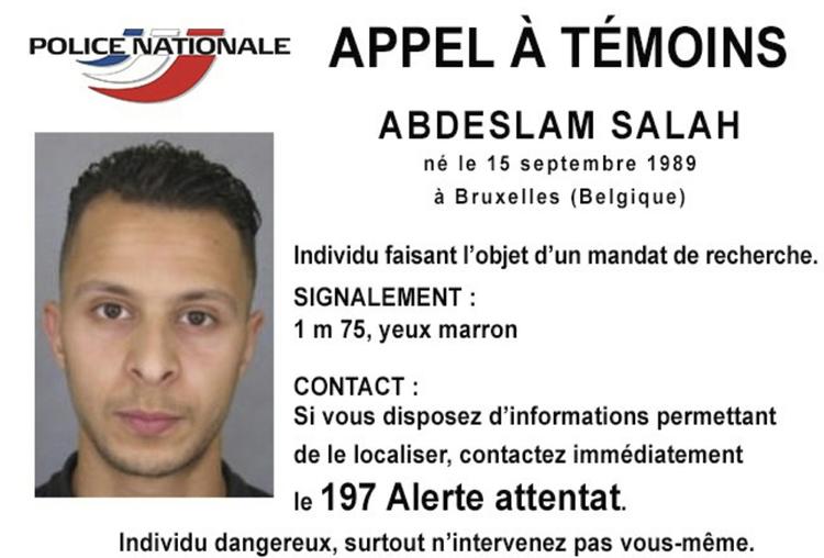Terror. En af de hovedmistænkte bag terrorangrebene i Paris i november bliver nu udleveret til Frankrig. 