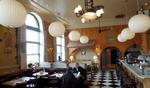 SØMANDSCAFE. På trods af The Janes fortid som sømandshjem serveres der ikke beskøjter i hotellets Cafe Gitane, men både solide og lette retter. Foto: Poul Husted 