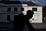 Frifundet. To ansatte er frifundet i en sag om bedrageri i den hedengangne Amagerbanken. Her er det bankens daværende hovedsæde på Amagerbrogade i København. I dag er bygningen overtaget af Banknordik. 