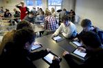 Uddannelse. Stort set alle unge bruger dagligt medier. Alligevel er mediefag et af de valgfag, der kan blive svære at oprette i praksis med den nye gymnasiereform. (Arkiv) 