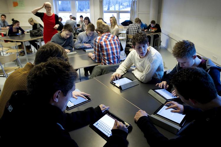 Uddannelse. Stort set alle unge bruger dagligt medier. Alligevel er mediefag et af de valgfag, der kan blive svære at oprette i praksis med den nye gymnasiereform. (Arkiv) 
