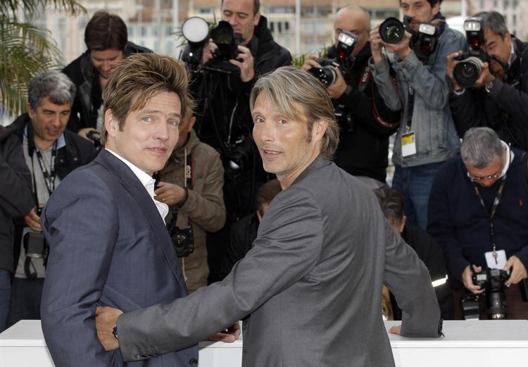 Værdsat. Thomas Vinterberg (t.v) og Mads Mikkelsen får en prestigefuld fransk pris. Her er de to fanget i en øjeblik under Cannes-festivalen i 2012, hvor de præsenterede deres film 'jagten'. 