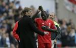 udelukket. Liverpool-træner Jürgen Klopp (tv) havde på forhånd afstået at gøre brug af Mamadou Sakho (th) efter en positiv dopingprøve, men nu har Uefa suspenderet franskmanden, mens sagen kører. 