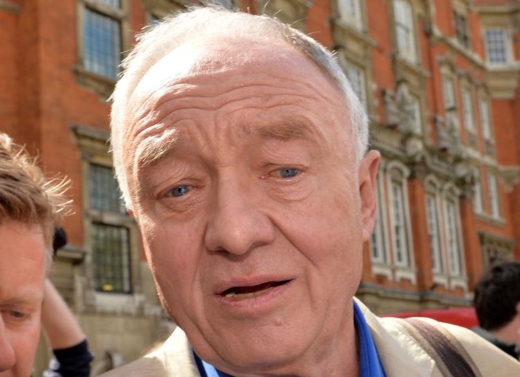 Suspenderet. Londons tidligere borgmester Ken Livingstone er suspenderet fra Labour efter antisemitiske kommentarer i radioen. 
