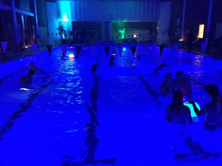 Aquasounds. Kvarterets svømmehal åbner for et mørkt, musikalsk og sanseligt chill-out. 
