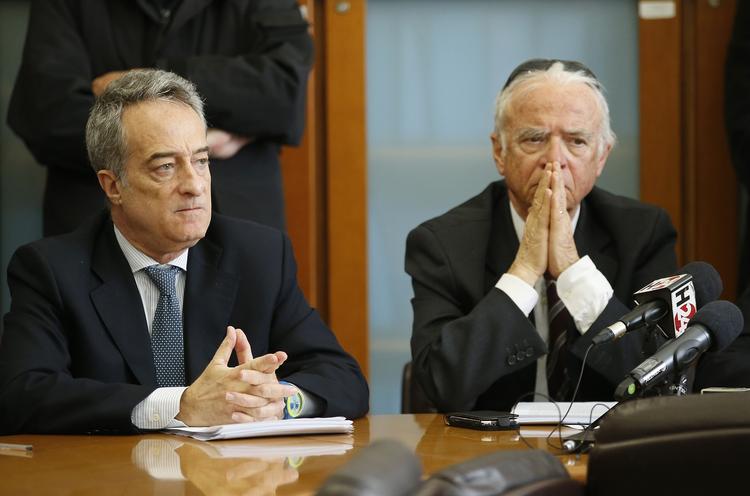 TERRORANHOLDELSER. Anklager Maurizio Romanelli (tv) fotograferet under det pressemøde, hvor han afslører, at Italien i dag mener at have pågrebet en terrorist, der skulle slå til i Rom. 