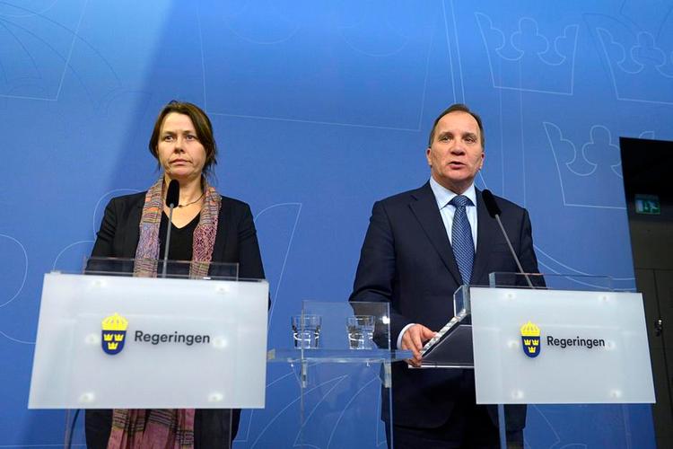 kovendingen. Det var i november 2015, statsminister Stefan Löfvén og vicestatsminister Åsa Romson strammede den svenske asylpolitik i hidtil uset grad, og hvor Åsa Romson var tæt på at fælde en tåre på pressemødet. 