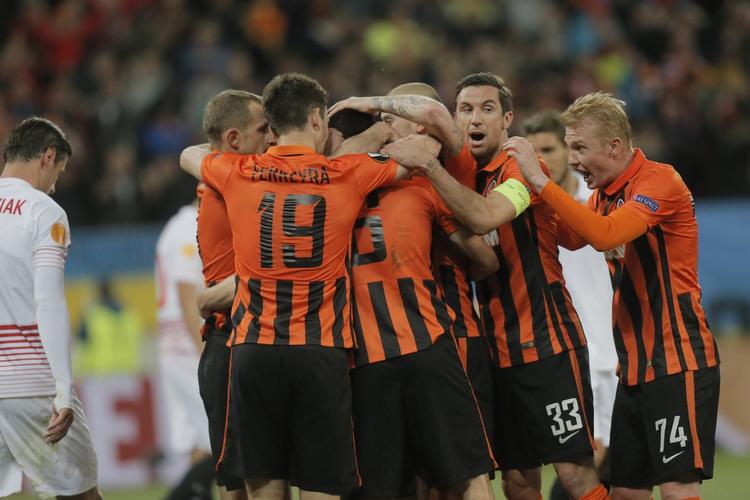 Liga. Shakhtar Donetsk jublede efter mål i Europa Leaguesejren mod Sevilla. 