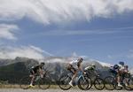 Syv. Simon Yates blev nummer syv ved Paris-Nice i år. Her ses han i anden position fra højre. 