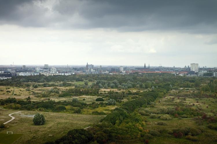 træpolitik. København skal have en træpolitik. Teknik- og miljøforvaltningen er klar med et forslag til, hvordan en sådan politik kunne se ud. Forslaget behandles i teknik- og miljøudvalget på mandag. 