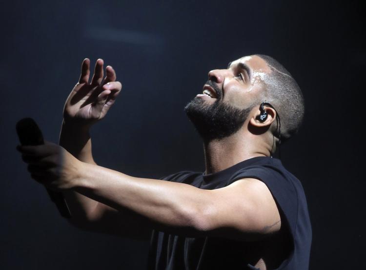 Succeshistorie. 29-årige Drake har udgivet 77 singlerog er ifølge Forbes en af verdens bedst betalte rappere. 