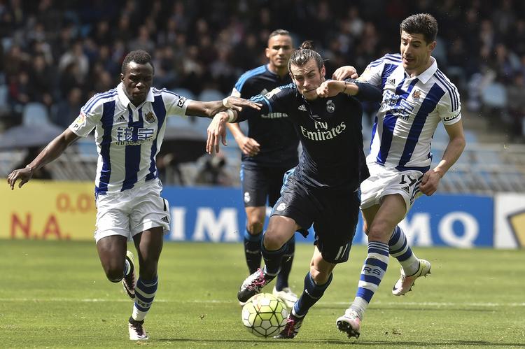 afgørende. Gareth Bale (midt) var Real Madrids farligste mod Real Sociedad, men det lykkedes ikke at holde waliseren fra scoring trods massiv opdækning. 