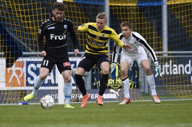 Matchvinder. Johan Absalonsen i sort scorede til 2-1 i SønderjyskE’s sejr over Hobro. 