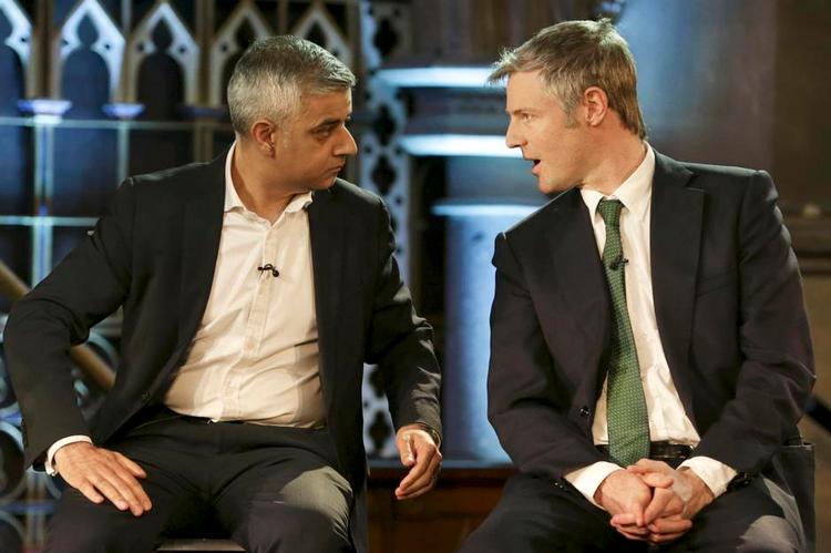 Opposition. Labours kandidat som borgmester i London, Sadiq Khan (tv.) har kæmpet sig frem fra det offentlige boligbyggeri, mens den konservative kandidat, Zac Goldsmith, har arvet milliarder. Menings målingerne tyder på, at indbyggerne i London klart foretrækker Khan. Arkivfoto: Daniel Leal-Olivas 