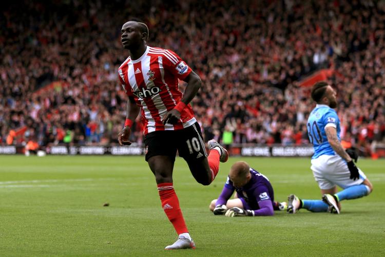4-2. Sadio Mane (tv) var kampens spiller i kampen mellem Southampton og Manchester City. 