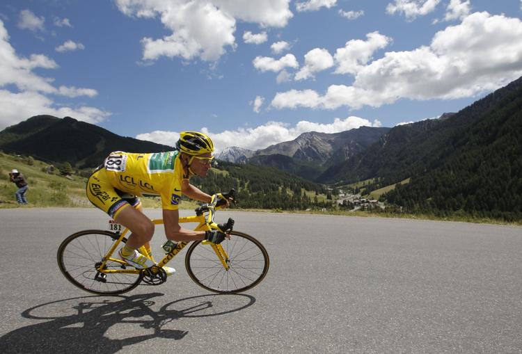 Franske Thomas Voeckler var den tiljublede helt under Tour de France i 2011, hvor han længe kørte i den gule trøje. 