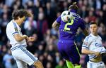 toppræstation. Anfører Thomas Delaney – der her header FC København foran med 1-0 efter et hjørnespark tidligt i kampen – var overalt i gårsdagens 5-3-sejr over FC Midtjylland og blev kåret som banens bedste af tilskuerne i Parken, der så hjemmeholdet styre mod guldet. 