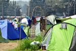 Telte. Små iglotelte og et tæppe på jorden er hjem for 12.000 flygtninge i Idomeni-lejren. Lejre med iglotelte forbindes i Danmark med festival og god musik, men har fået ny symbolik under flygtningekrisen. 