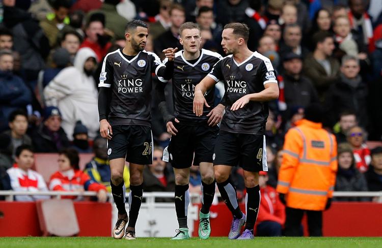KÅRINGERNE. Spillerne og journalisterne har kåret henholdsvis Riyad Mahrez (tv.) og Jamie Vardy (i midten) til årets spiller. Danny Drinkwater (th.) har de seneste dage måtte nøjes med at modtage et rødt kort. 