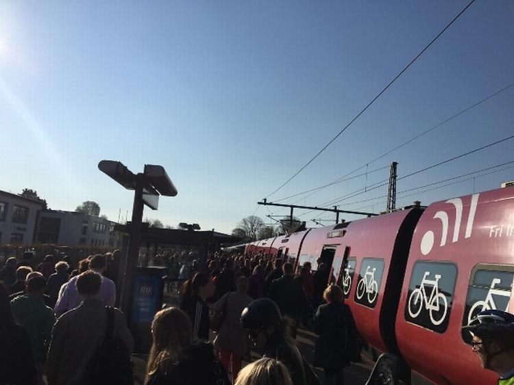 Togtrafik. Mange pendlere er her til morgen ramt af forsinkelser på S-togsnettet. 