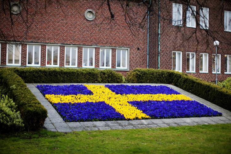 Oprør. »Vi står fuldstændig bag netneutraliteten, og selvfølgelig følger vi loven«, siger Jonas Hasselberg, chef for Telias forbrugertjenester, til SVT. Svenske medier er ikke enige. 