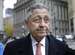 Fældet. Sheldon Silver på vej til retten tilbage i november. I dag fik han så sin straf. 