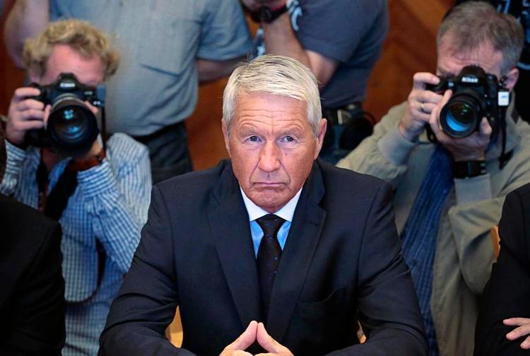 Ligheder. Thorbjørn Jagland er dybt bekymret over, at AfD kan vedtage, at der ikke er plads til islam i Tyskland: Selv om vi ikke helt er der endnu, er der slående ligheder mellem den slags udmeldinger og det, der ledte op til Anden Verdenskrig. 