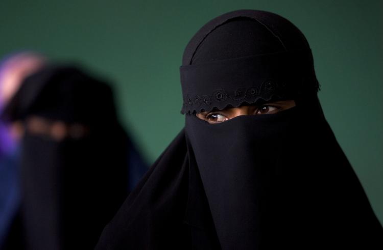 Niqab. At kunne aflæse øjenkontakt handler om at kunne læse hele ansigtet, siger forsker. 