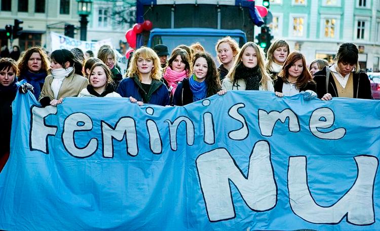 kamp. Dokumentaren indeholder egne og medsøstres minder og perspektiveringer. 