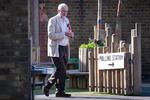 Lokalvalg. Labourleder Jeremy Corbyn ankommer til valglokale i Islington i det nordlige London. 