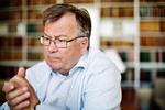 Kassemester. Venstre er ikke med i forliget om Togfonden, men som finansminister har Claus Hjort Frederiksen ikke desto mindre et ansvar, når der mangler 15,5 milliarder kroner til planen for fremtidens offentlige transport. Derfor har han nu indkaldt forligsparterne til forhandlinger. 