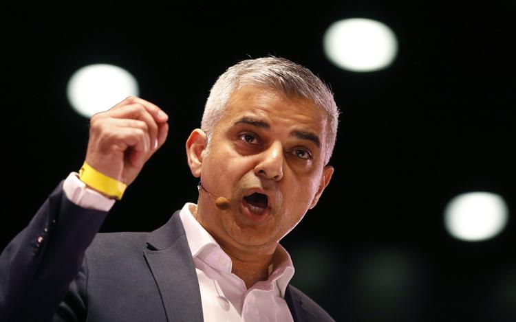 VINDER. Sadiq Khan er Londons nye borgmester og tilmed den første nogensinde med muslimsk baggrund. 