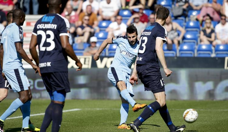 2-0. Randers FC's Mikael Ishak (midt) stod for en af scoringerne i lokalopgøret mod Hobro. 