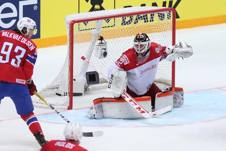 STORSPIL. Sebastian Dahm havde en stor del af æren for, at Danmark slog Norge i VM-premieren med3-0. Dahm leverede ikke mindre end 44 redninger. 